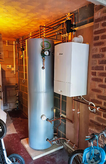 https://plumberwoodvale.com.au/uploads/2025/06/hot-water-684599.jpg